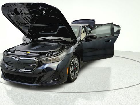 Used 2024 BMW i5 M60 w/ Premium Package AWD/4WD image 10