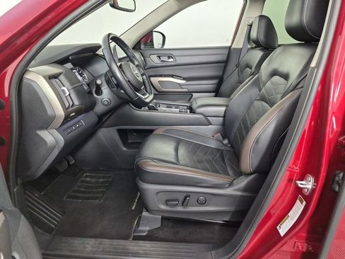 Used 2022 Nissan Pathfinder Platinum AWD/4WD image 17