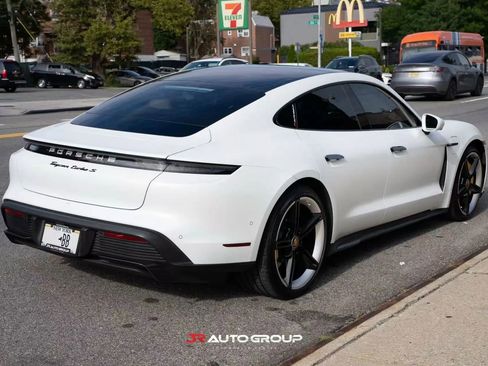 Used 2020 Porsche Taycan image 5