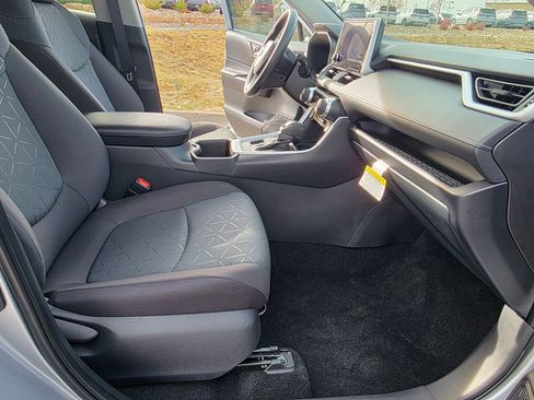 Used 2025 Toyota RAV4 XLE image 28