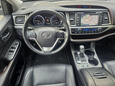 Used 2017 Toyota Highlander Limited AWD/4WD image 10