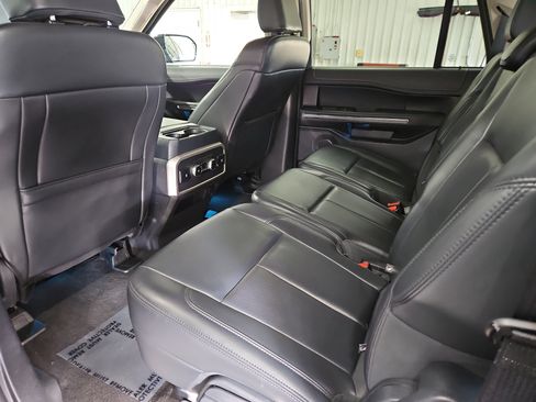Used 2024 Ford Expedition Max XLT image 11