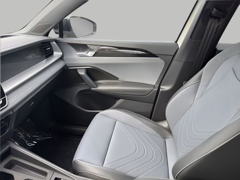 New 2026 Volkswagen Tiguan SE R-Line AWD/4WD image 21