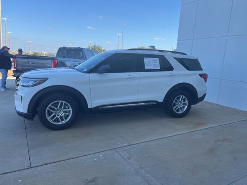 Used 2025 Ford Explorer Active image 13