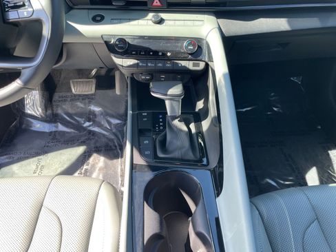 Used 2025 Hyundai Elantra Limited image 44