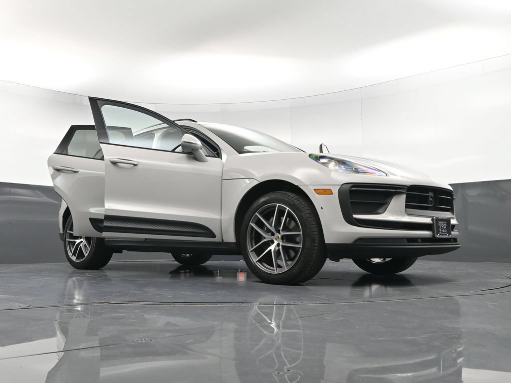 Certified 2023 Porsche Macan Turbo AWD/4WD image 37
