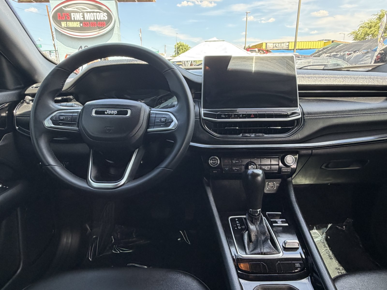 Used 2023 Jeep Compass Latitude AWD/4WD image 16