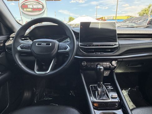 Used 2023 Jeep Compass Latitude AWD/4WD image 16