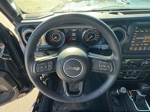 Used 2023 Jeep Gladiator Sport image 24