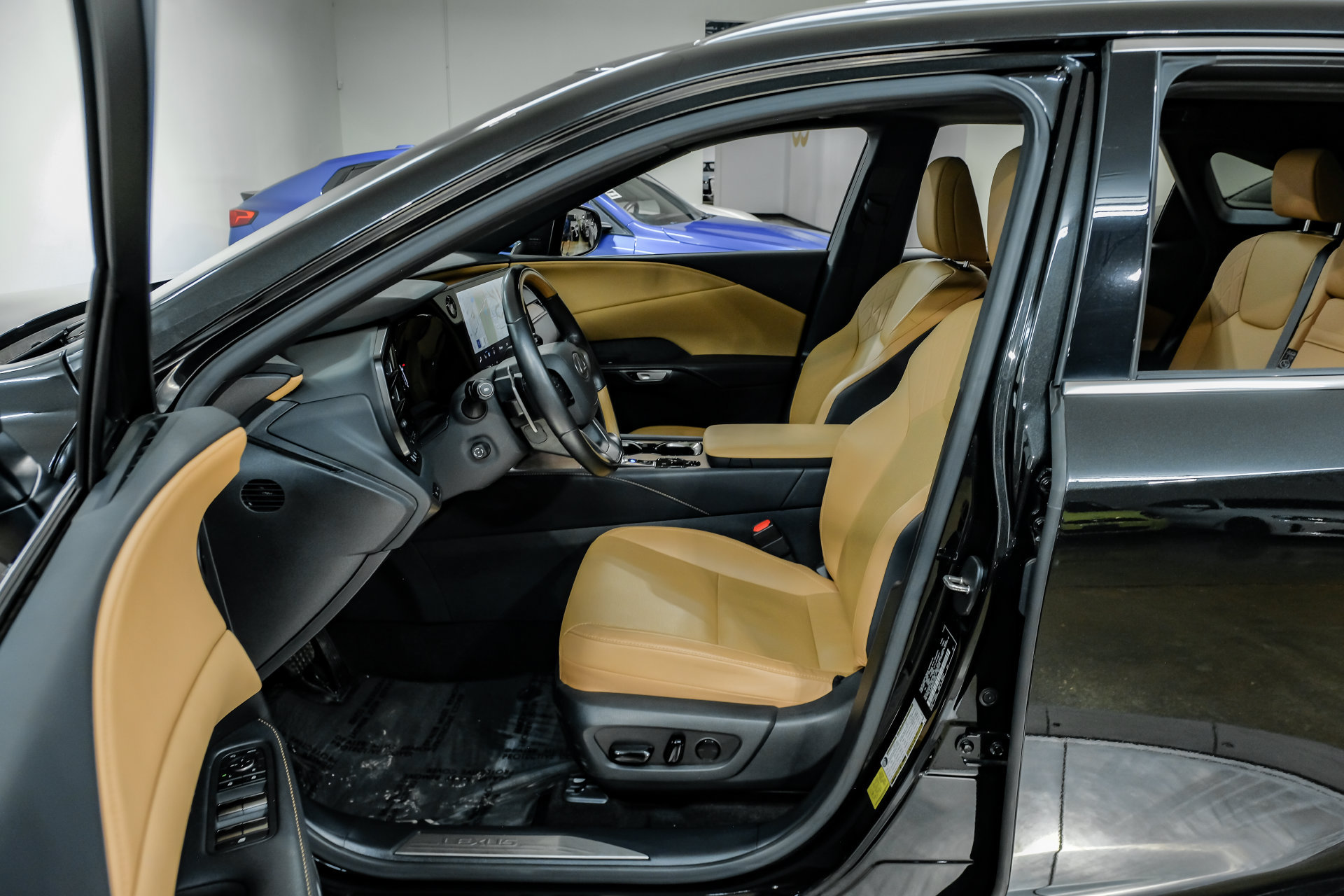 Used 2024 Lexus RX 350 Premium w/ Cold Area Package FWD image 4
