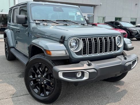 Used 2025 Jeep Wrangler Unlimited Sahara AWD/4WD image 1