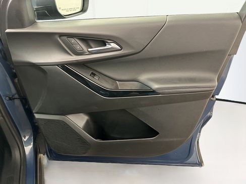 Used 2025 Chevrolet Equinox LT w/ Convenience Package II image 34