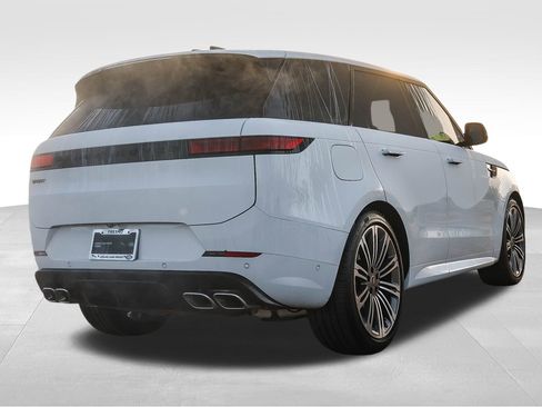 Used 2025 Land Rover Range Rover Sport Dynamic SE image 5