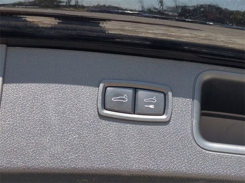 Used 2023 Porsche Macan image 15