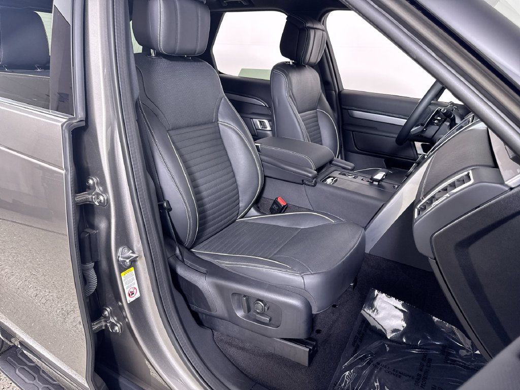 Used 2024 Land Rover Discovery Dynamic SE AWD/4WD image 23