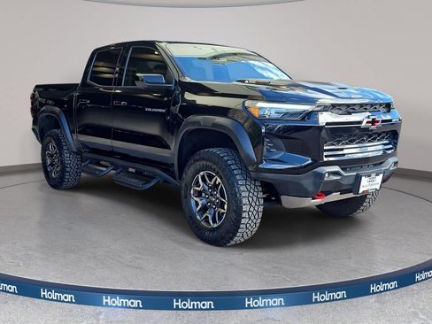 Used 2025 Chevrolet Colorado ZR2 w/ Technology Package AWD/4WD image 4