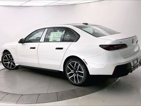 Used 2024 BMW 750e xDrive w/ Premium Package 2 image 2