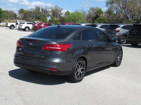 Used 2018 Ford Focus SEL FWD image 3