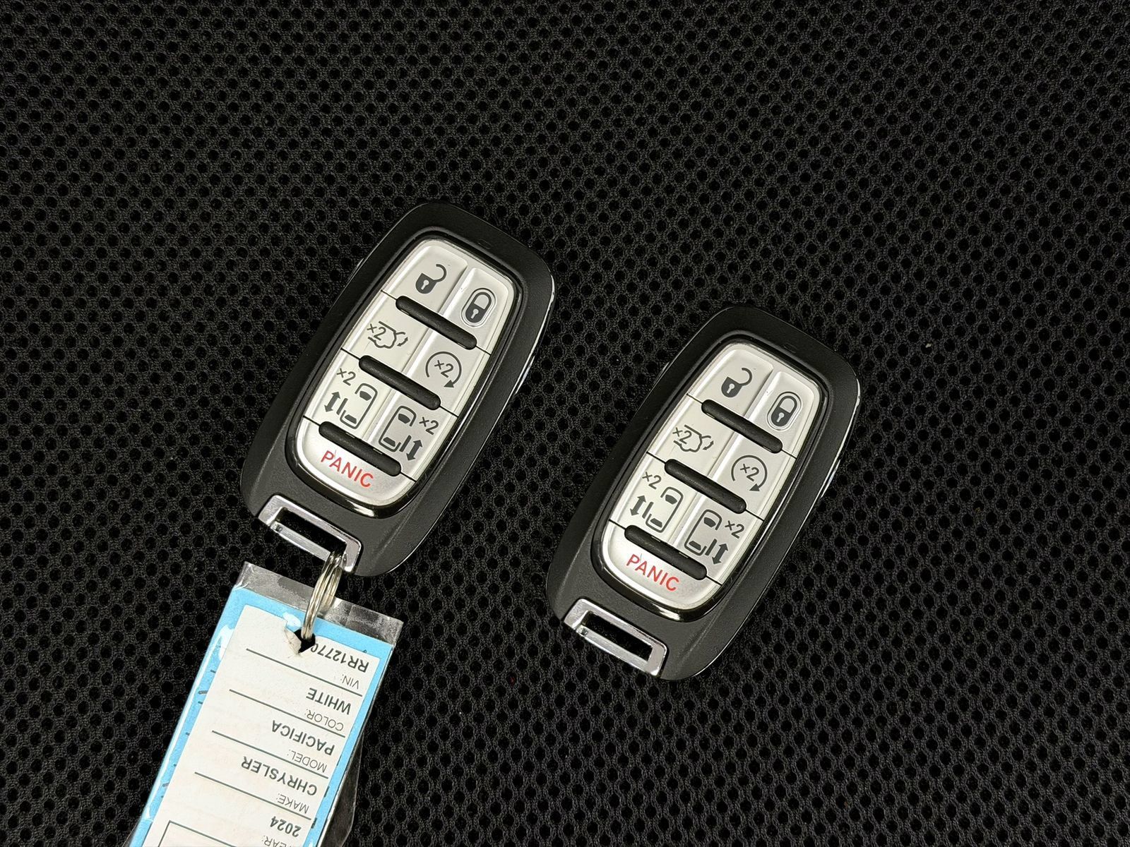 Used 2024 Chrysler Pacifica Limited AWD/4WD image 9