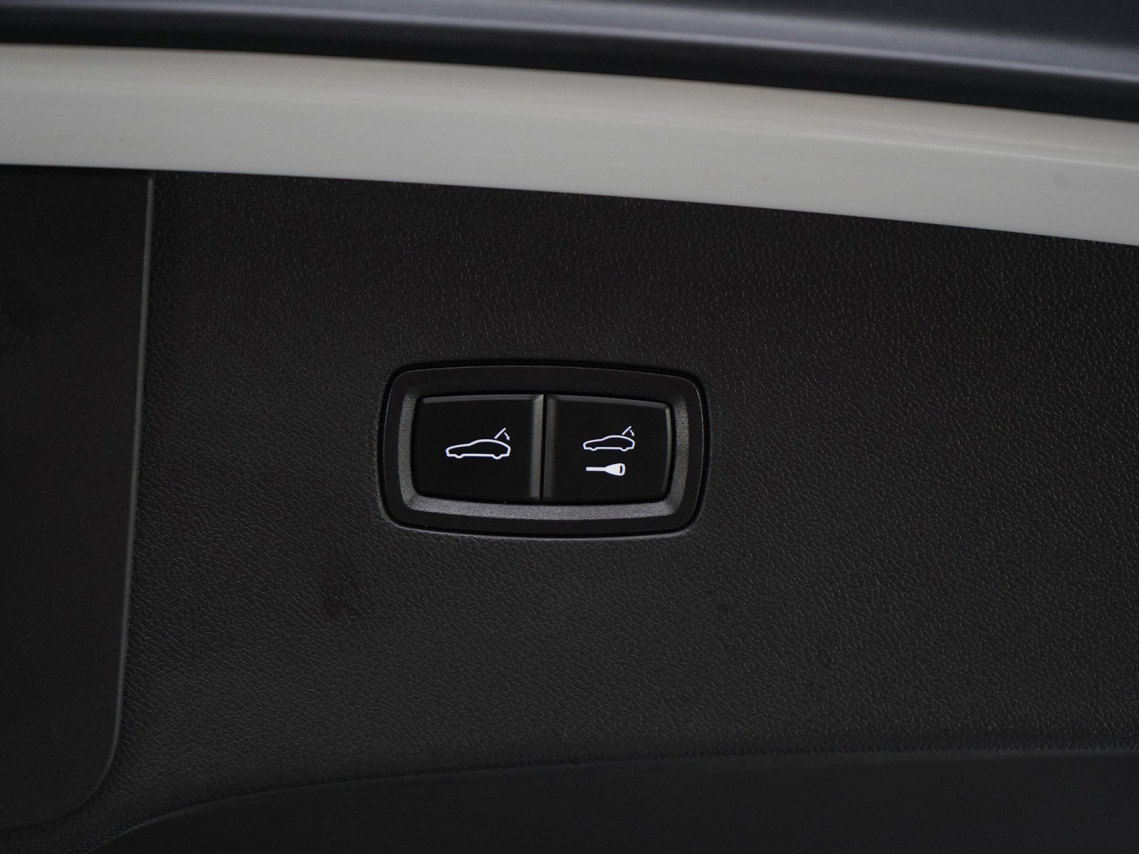 Used 2024 Porsche Cayenne Coupe AWD/4WD image 18