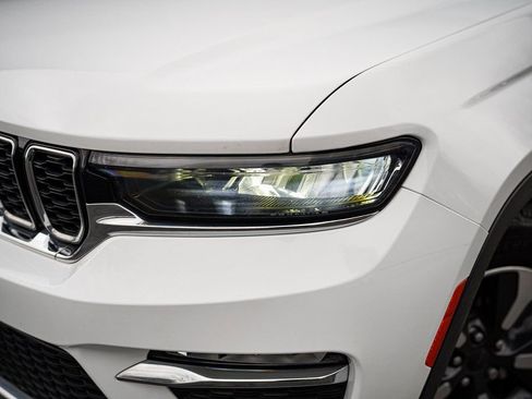 Used 2023 Jeep Grand Cherokee 4WD 4xe image 4