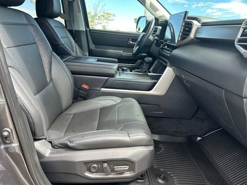 Used 2024 Toyota Sequoia SR5 w/ SR5 Premium Package AWD/4WD image 32