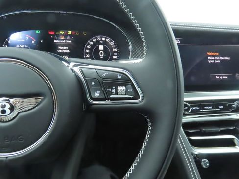 Used 2025 Bentley Flying Spur Plug-In Hybrid image 12