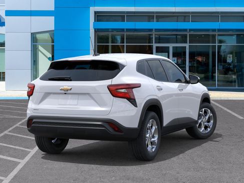 New 2026 Chevrolet Trax LS w/ LS Convenience Package FWD image 4