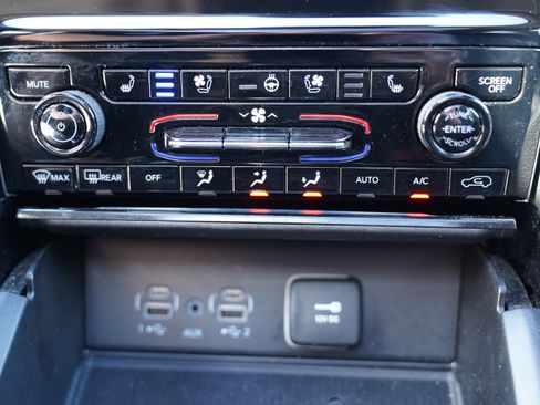 Used 2023 Jeep Grand Cherokee L Limited w/ Luxury Tech Group II AWD/4WD image 30