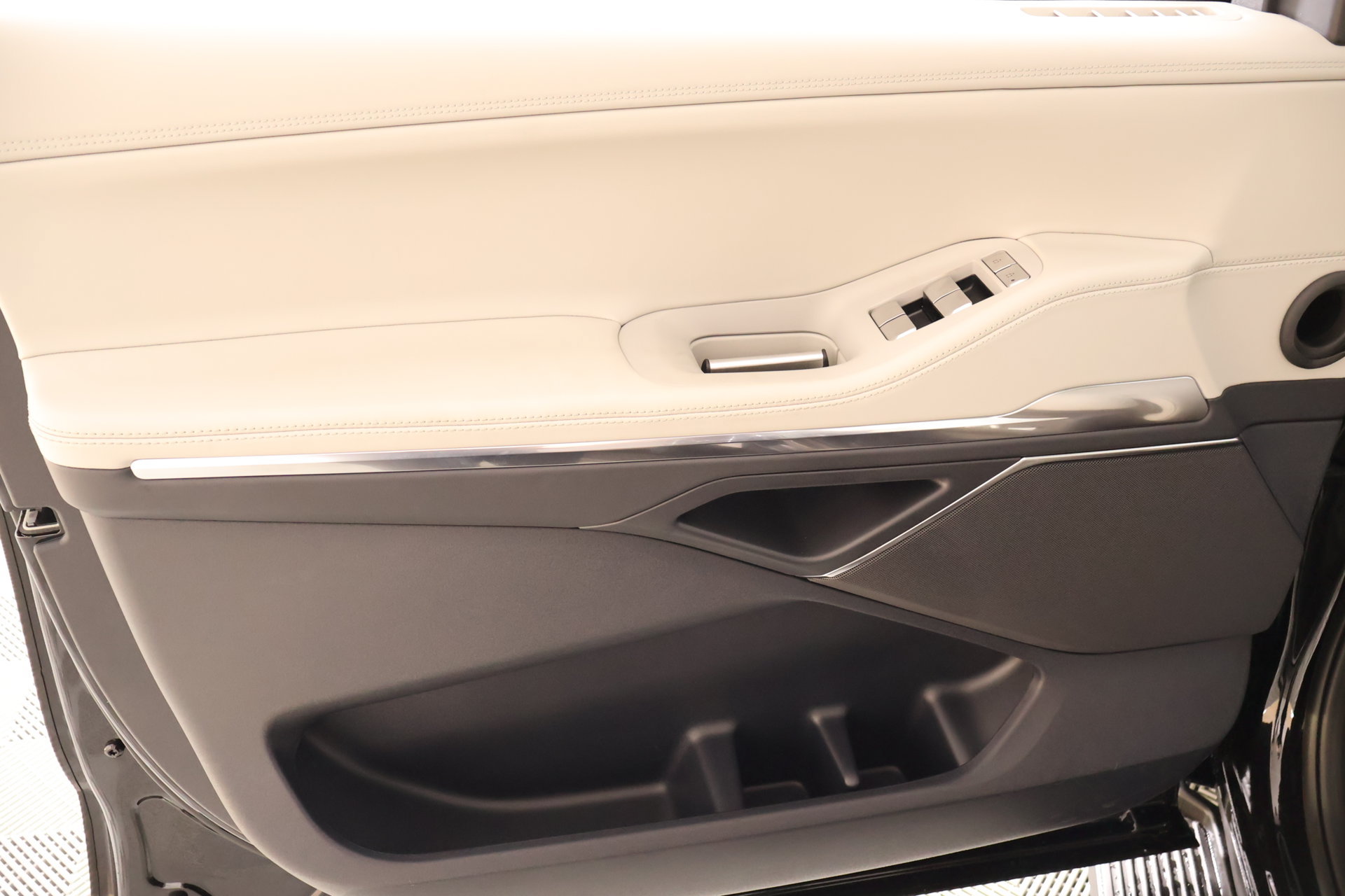 New 2026 Lincoln Navigator Premiere AWD/4WD image 17