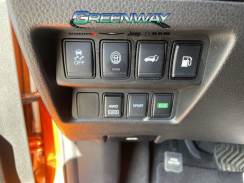 Used 2020 Nissan Rogue SV AWD/4WD image 22