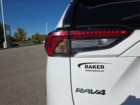 Used 2022 Toyota RAV4 XLE image 33