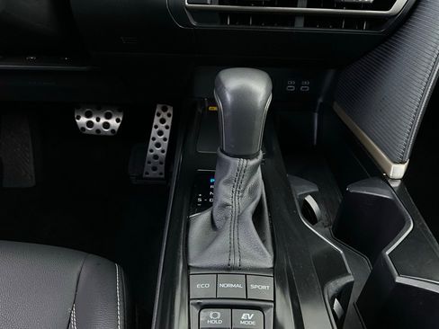 Used 2025 Toyota Camry SE image 24