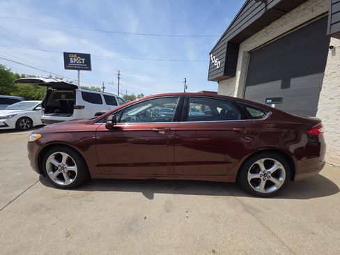Used 2015 Ford Fusion SE w/ Equipment Group 201A FWD image 4