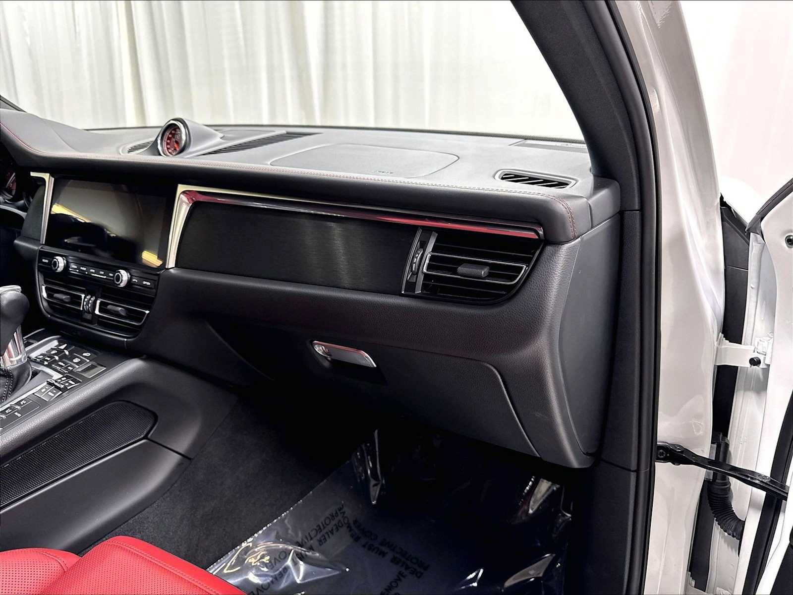 Used 2021 Porsche Macan GTS AWD/4WD image 28
