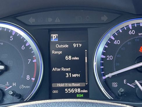 Used 2019 Toyota Highlander XLE FWD image 32