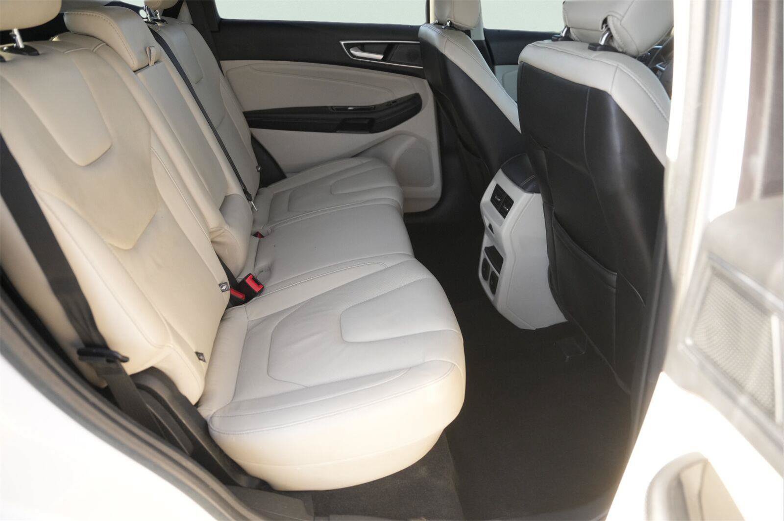 Used 2019 Ford Edge Titanium w/ Equipment Group 301A FWD image 16
