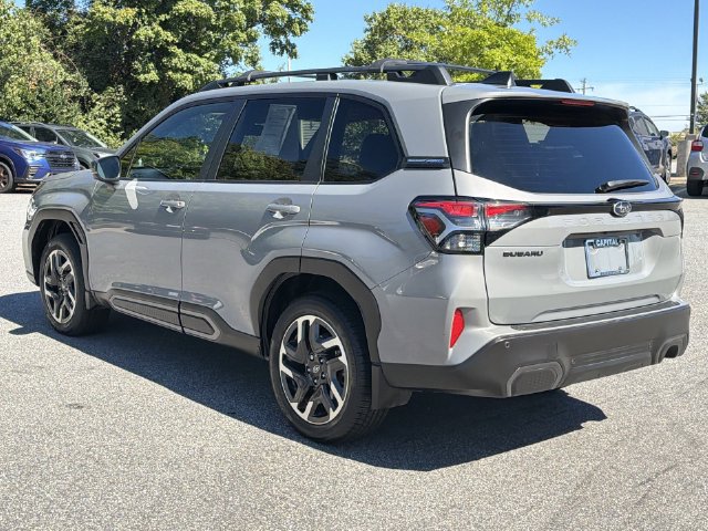 Used 2025 Subaru Forester Limited AWD/4WD image 11