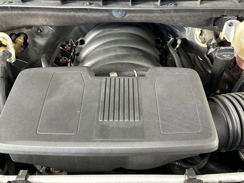 Used 2022 Chevrolet Suburban LT RWD image 28