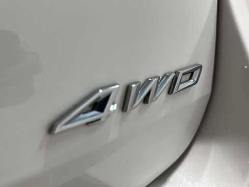 Used 2022 Ford Explorer XLT w/ Equipment Group 202A AWD/4WD image 30