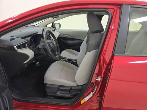 Used 2021 Toyota Corolla LE w/ Carpet Mat Package (TMS) image 6