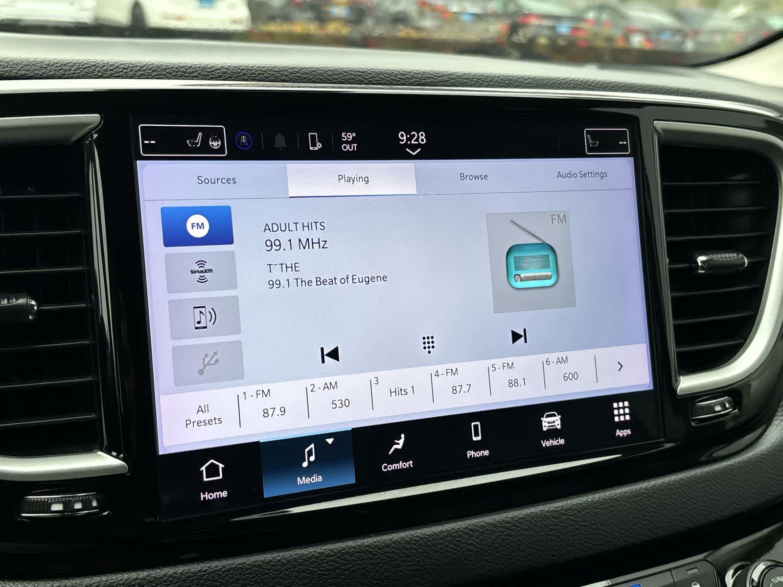 Used 2023 Chrysler Pacifica Touring-L FWD image 18