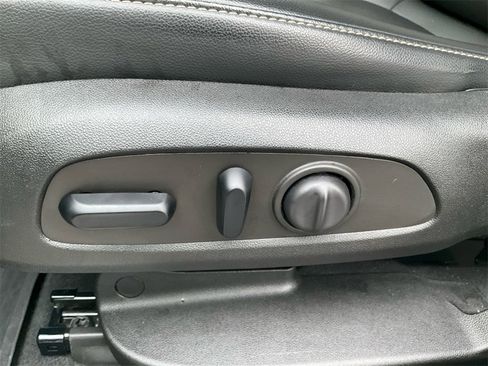 Used 2022 GMC Acadia SLT w/ Technology Package image 29