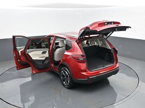 Used 2025 Nissan Rogue SV AWD/4WD image 26