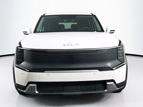 Used 2024 Kia EV9 Light Long Range RWD image 2