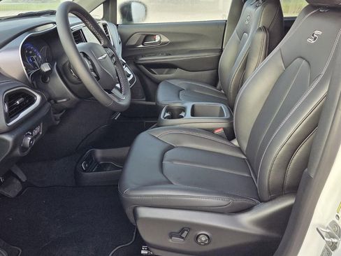 New 2026 Chrysler Pacifica Select w/ S Appearance Package image 9