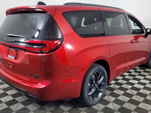 New 2026 Chrysler Pacifica Limited w/ S Appearance Package image 7