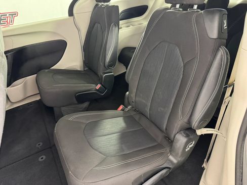 Used 2022 Chrysler Voyager LX FWD image 35