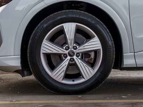 Used 2024 Audi Q4 e-tron Premium image 28