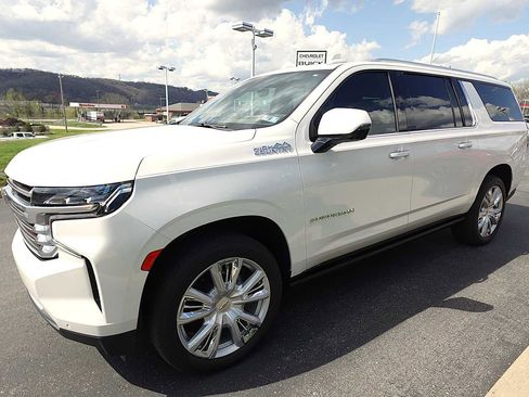 Used 2024 Chevrolet Suburban High Country AWD/4WD image 6